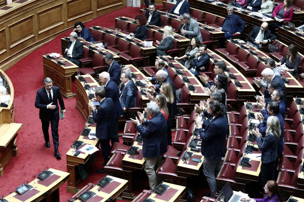 Πώς την πάτησαν έτσι οι σύντροφοι; Ψήφισαν τα μέτρα που ακυρώνουν τις… υποσχέσεις τους