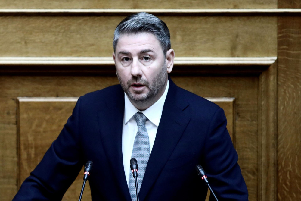 Η δημοσκοπική βελόνα του ΠΑΣΟΚ, το αιχμηρό σχόλιο Μητσοτάκη και ο... «ανήμπορος» Ανδρουλάκης