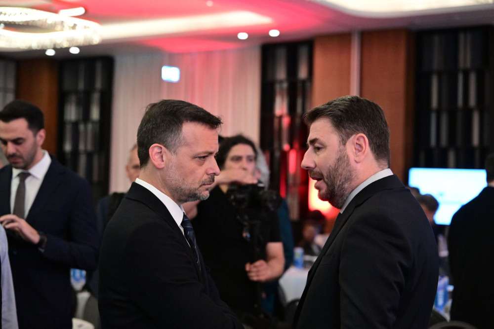 ΠΑΣΟΚ: εμφύλιος με αποκλεισμούς - ο «ρωμαλέος» Ανδρουλάκης και τα δάκρυα του Δούκα