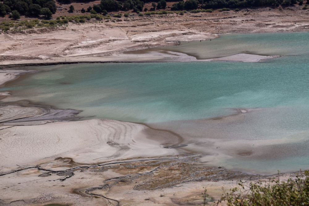 Λειψυδρία στη λίμνη Μόρνου - Καμπανάκι Λαγουβάρδου για την επάρκεια νερού στην Αττική