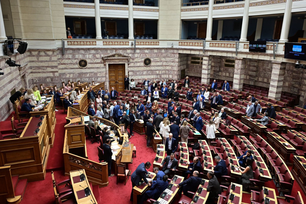 Ανεπανόρθωτα εκτεθειμένοι ΠΑΣΟΚ, ΣΥΡΙΖΑ και… λοιποί: στο κενό και η νέα επίθεση κατά Μητσοτάκη
