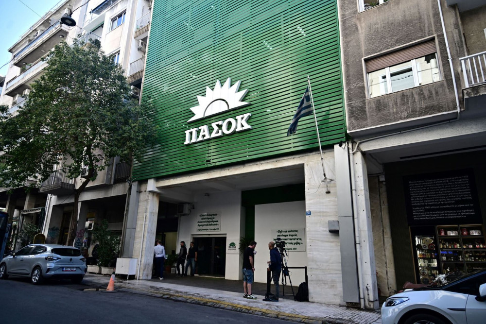 Μπάχαλο στο ΠΑΣΟΚ με τα… ανοίγματα: περάστε όλοι, από Ζωή μέχρι Βελόπουλο