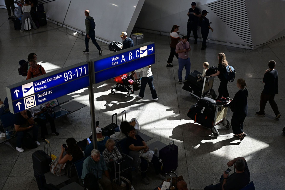Kλείνουν προσωρινά τα αεροδρόμια Κέρκυρας και Σαντορίνης λόγω εργασιών
