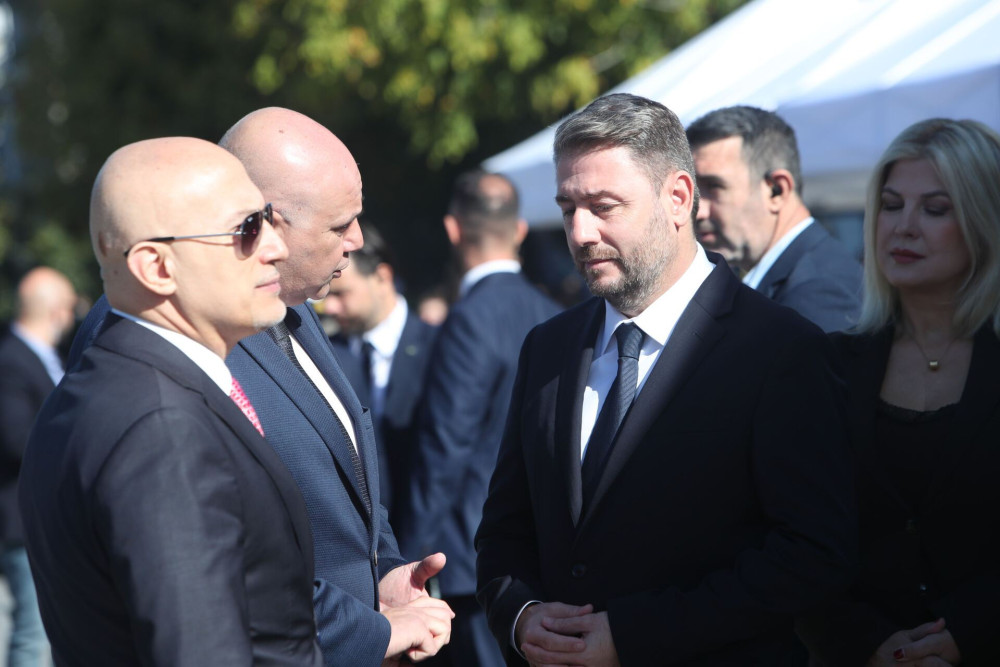 ΠΑΣΟΚ: απασφάλισαν οι «βαρόνοι» - Σε κηδεμονία ο Ανδρουλάκης