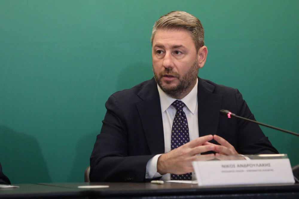 ΟΠΕΚΕΠΕ: Ο Ανδρουλάκης διέγραψε τον κουμπάρο του - Συνελήφθη για παράνομες επιδοτήσεις