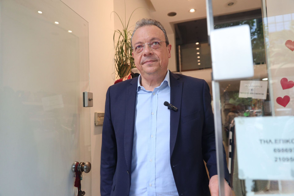 Τα ΕΛΤΑ έγιναν αντιπολιτευτικό σκηνικό για τον Φάμελλο