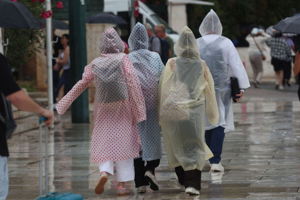 Έκτακτο δελτίο καιρού: πού αναμένονται ισχυρές καταιγίδες το Σαββατοκύριακο (live)