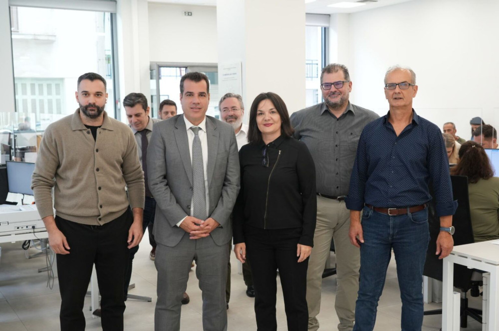 Επίσκεψη Πλεύρη στο Κέντρο Λήψης Βιομετρικών Δεδομένων Πειραιά (photos)