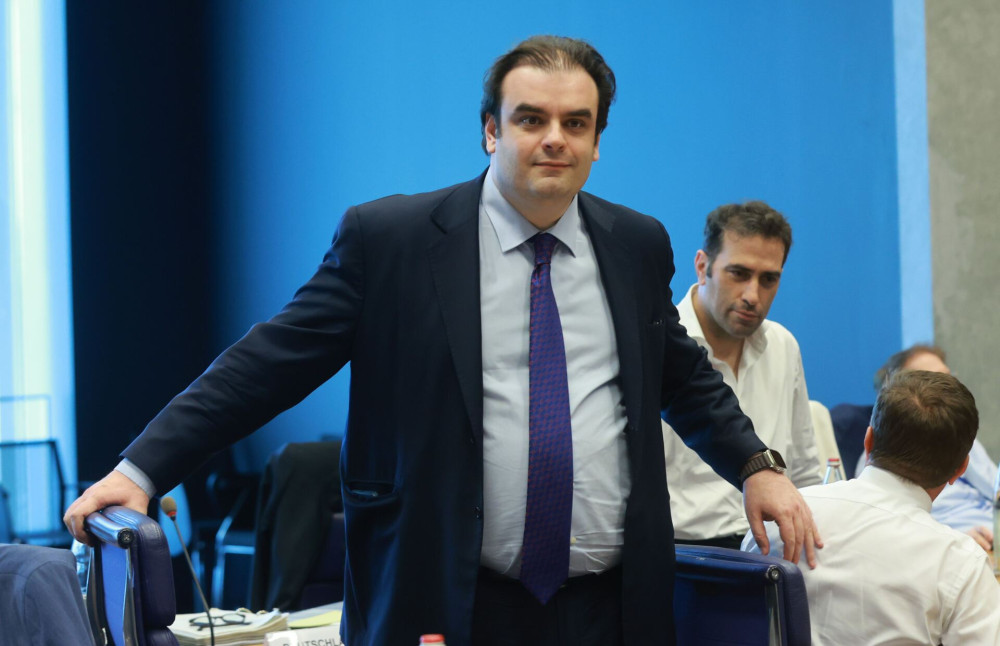 Κυριάκος Πιερρακάκης στους πρέσβεις της ΕΕ: Η Ελλάδα πρωτοπορεί με ψηφιακό ευρώ, μεταρρυθμίσεις και σταθερή οικονομία