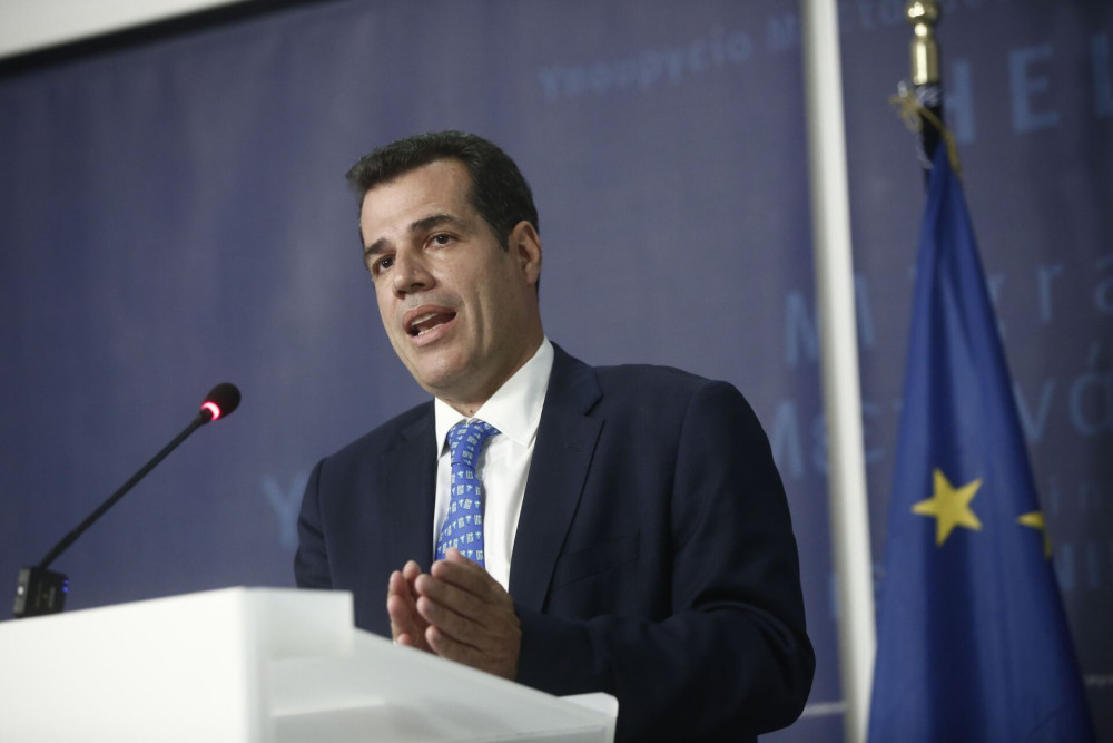 Θάνος Πλεύρης από το Μόναχο: πιέζει για επιστροφές μεταναστών - Η πρόταση που φέρνει στην Ε.Ε.