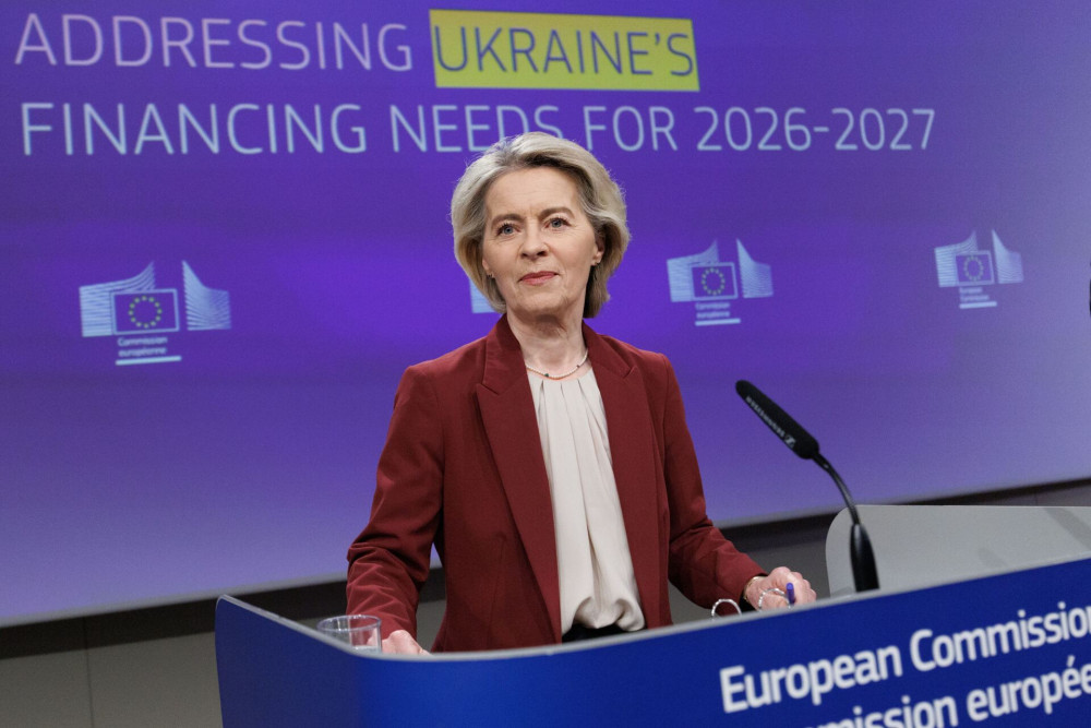 Ούρσουλα φον ντερ Λάιεν: Η Επιτροπή διασφαλίζει στήριξη ώστε η Ουκρανία να αμυνθεί από θέση ισχύος