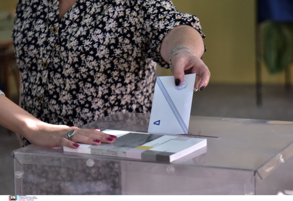 MRB: ισχυρό προβάδισμα ΝΔ, απόλυτη κυριαρχία Μητσοτάκη - Ώθηση από τις ενεργειακές συμφωνίες
