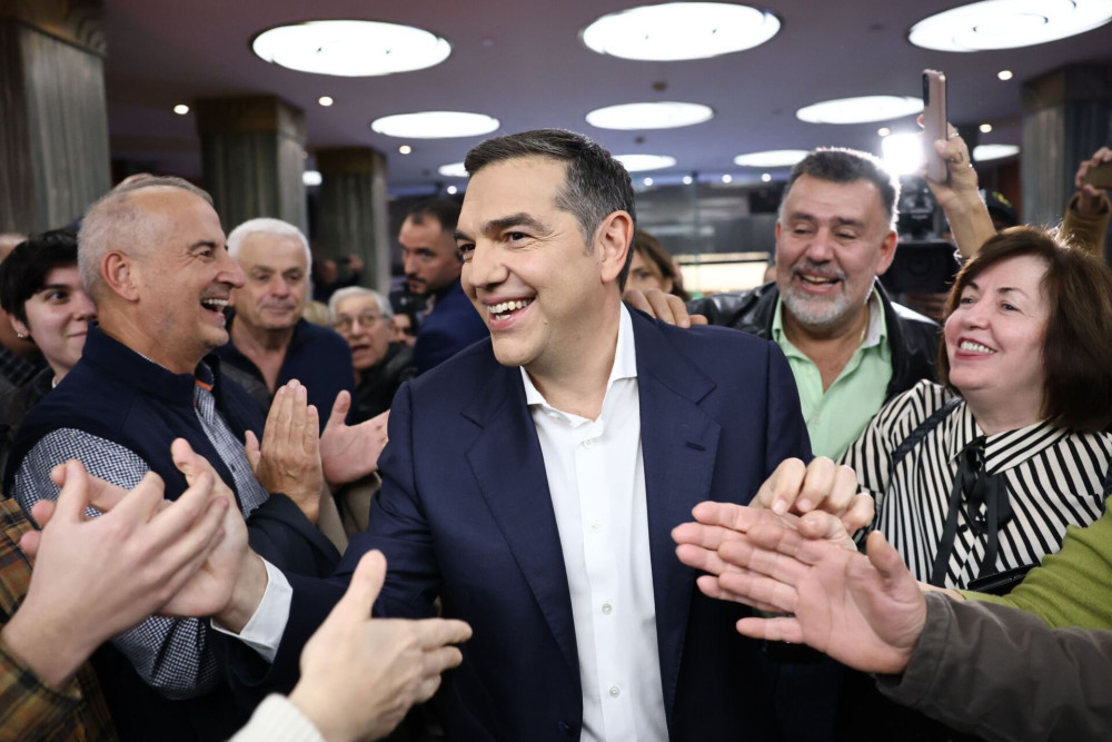 Ο Τσίπρας και το ανέκδοτο της «αυτοοργάνωσης»: τρέχουν να κάνουν πυρήνες οι ίδιοι συριζαίοι