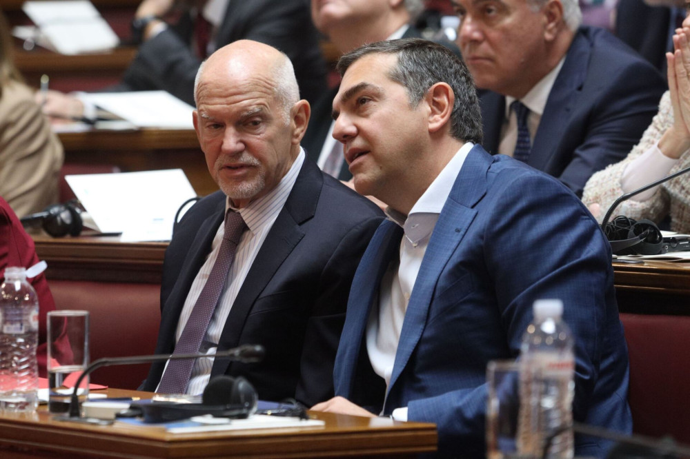 Όταν ο Τσίπρας «έφαγε άκυρο» για το βιβλίο του από τον Παπανδρέου