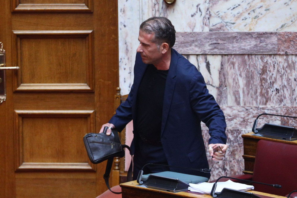 Ηρωική έξοδος… από το παράθυρο