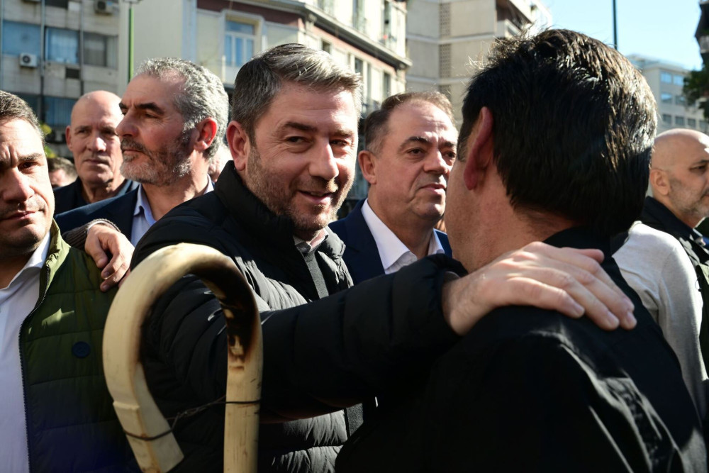 Στηρίζει το ΠΑΣΟΚ το κλείσιμο δρόμων και τελωνείων;