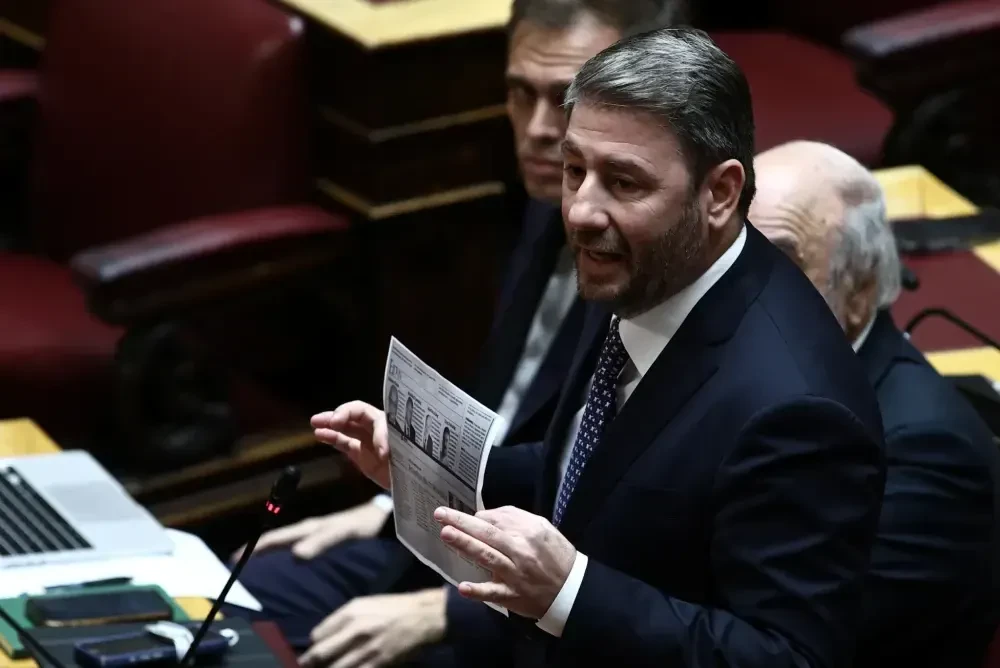 Ο Ανδρουλάκης τρέχει να προλάβει τον Τσίπρα: η υποκρισία του ΠΑΣΟΚ με το άρθρο 86