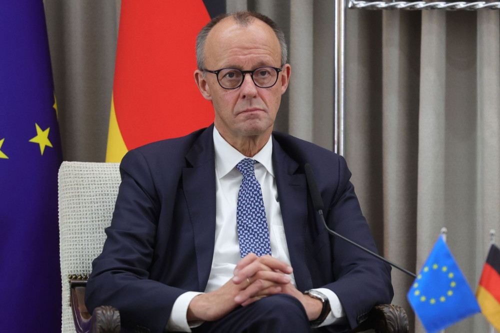 Μερτς: Απορρίπτει τη συμφωνία ΗΠΑ - Ρωσίας για το πετρέλαιο