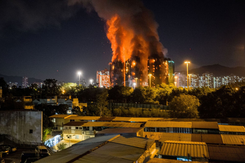 Τραγωδία στο Χονγκ Κονγκ: 36 νεκροί και 279 αγνοούμενοι από την πυρκαγιά σε ουρανοξύστες (video)