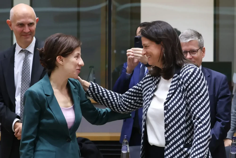 Κεραμέως: ενημερώνει την Ευρωπαϊκή Επιτροπή για την ιστορική συμφωνία για τις ΣΣΕ