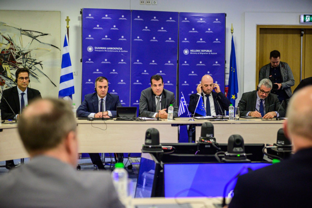Πλεύρης στον πρωθυπουργό της Έσσης: Περιορίσαμε τις μεταναστευτικές ροές κατά 50%