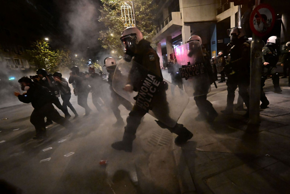 Περιορισμένα επεισόδια στο κέντρο της Αθήνας στην πορεία για τη μνήμη του Αλέξανδρου Γρηγορόπουλου