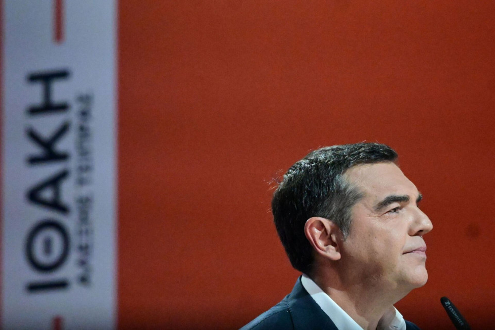 Ο Αλέξης Τσίπρας Παραμ-Ιθάκης «πετάει», αλλά… στην κατηφόρα