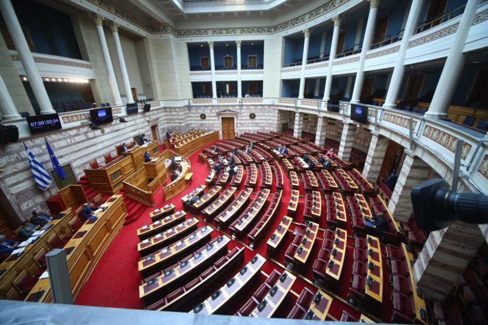 Βουλή: στο επίκεντρο της αρμόδιας επιτροπής το νομοσχέδιο για το μεταναστευτικό
