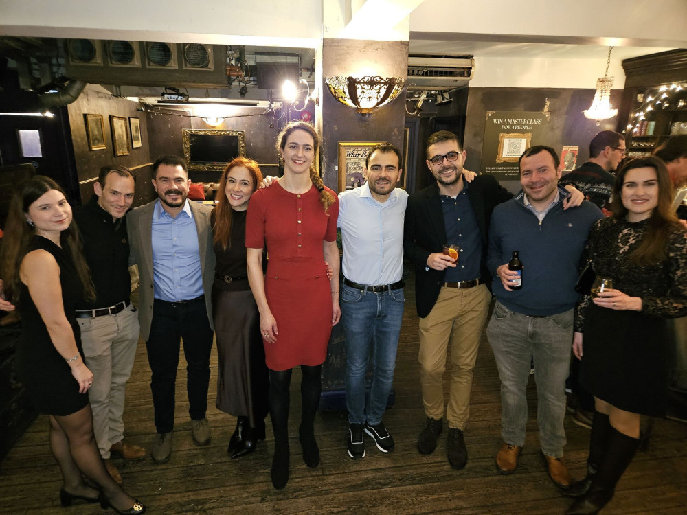 Ε.Κ.Ο. επιστημόνων Ηνωμένου Βασιλείου - Christmas drinks 2025