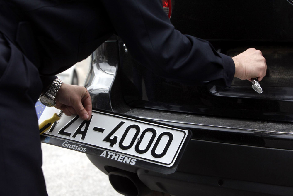 Δήμος Αθηναίων: επιστρέφονται σήμερα οι πινακίδες ΙΧ από τη Δημοτική Αστυνομία