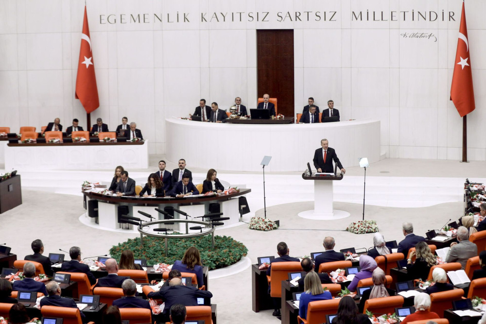 Χαμός στην τουρκική Βουλή: AKP και CHP σε συμπλοκή κατά τον προϋπολογισμό (video)