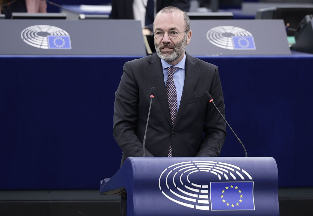 Μάνφρεντ Βέμπερ: Η ΕΕ θα αξιοποιήσει τα παγωμένα ρωσικά κεφάλαια για την Ουκρανία