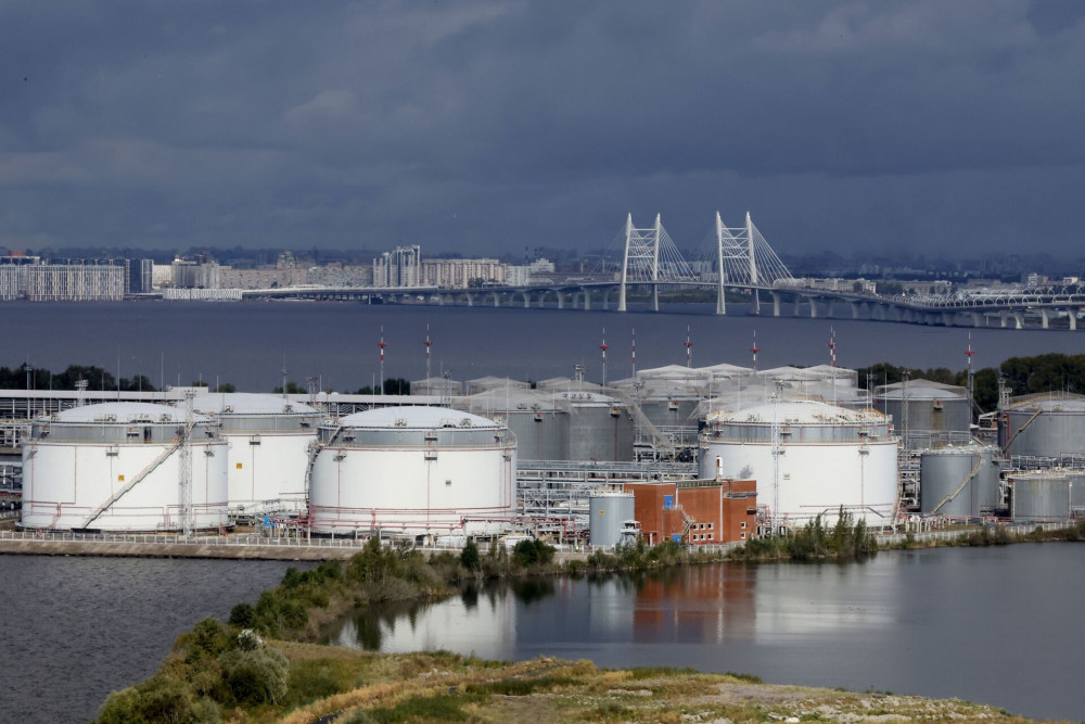 Ουκρανικό πλήγμα σε ρωσική εξέδρα πετρελαίου στην Κασπία (video)