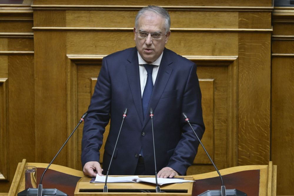 Στην τριάδα των πιο δημοφιλών υπουργών ο Τάκης Θεοδωρικάκος
