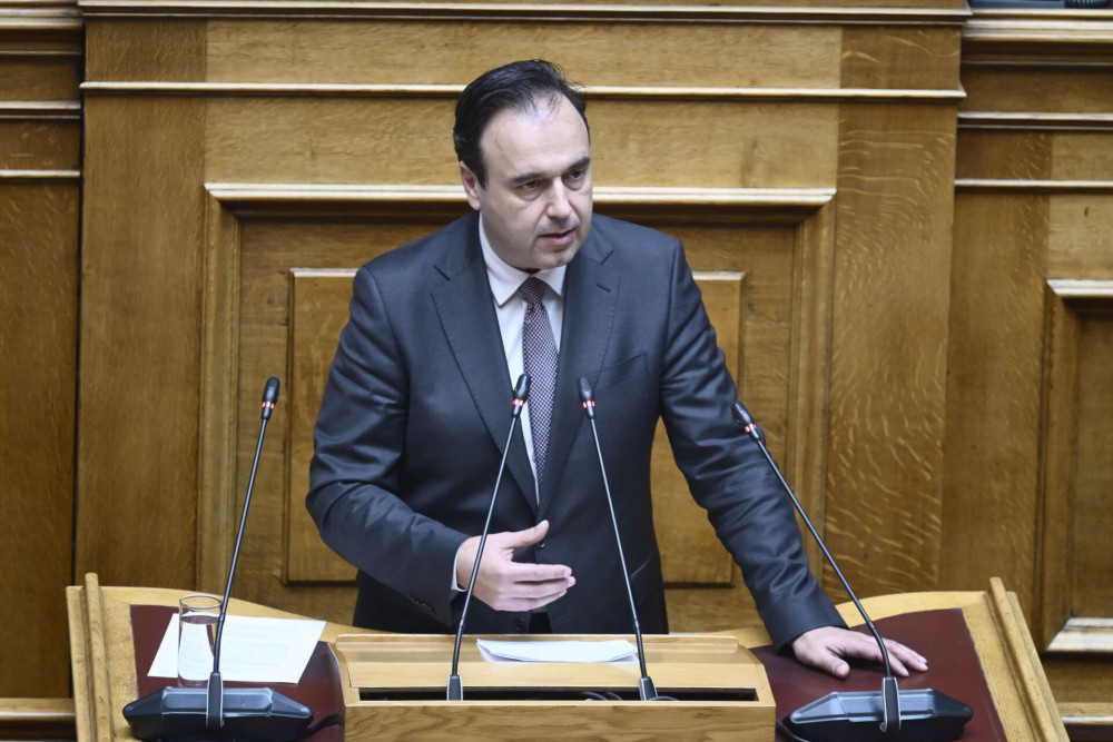 Βουλή: ψηφίστηκε το νομοσχέδιο για την ίδρυση ελληνικού εργοστασίου τεχνητής νοημοσύνης - Τι είπε ο Δημήτρης Παπαστεργίου