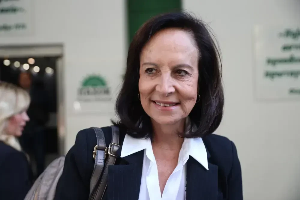 Η Διαμαντοπούλου δηλώνει ότι είναι ακραίο το κλείσιμο των δρόμων, αλλά τρέχει στα μπλόκα