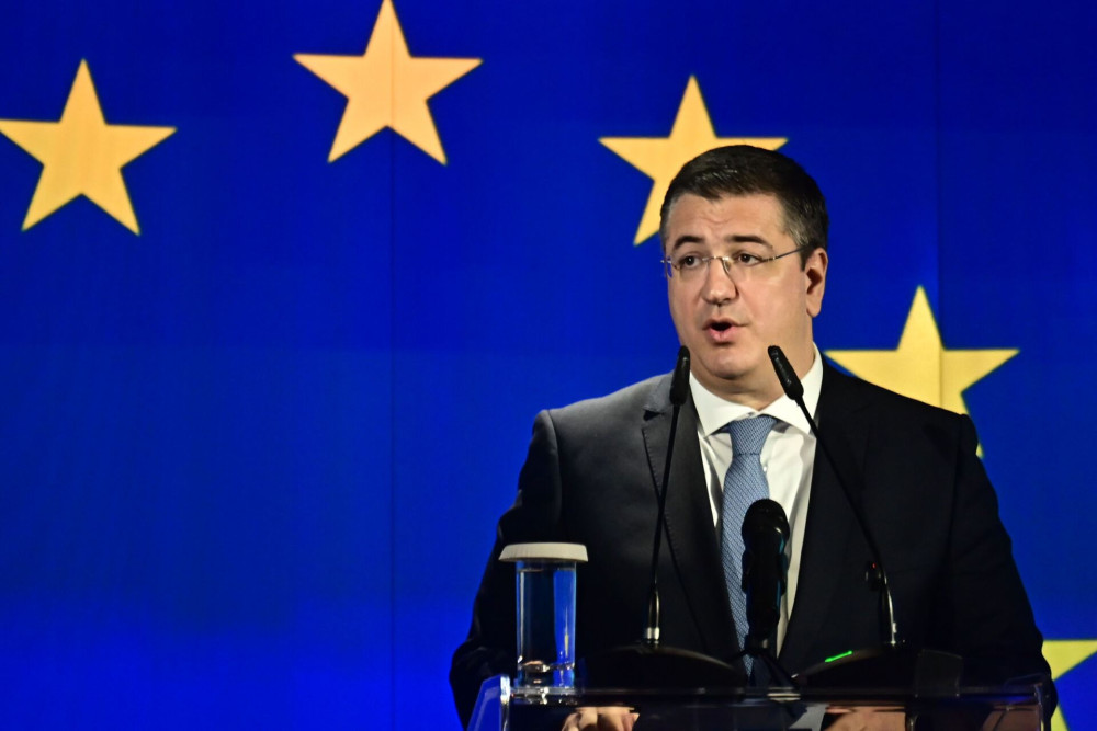 Απόστολος Τζιτζικώστας: Το αεροδρόμιο της Αθήνας είναι το πρώτο ενεργειακά αυτόνομο στην Ελλάδα