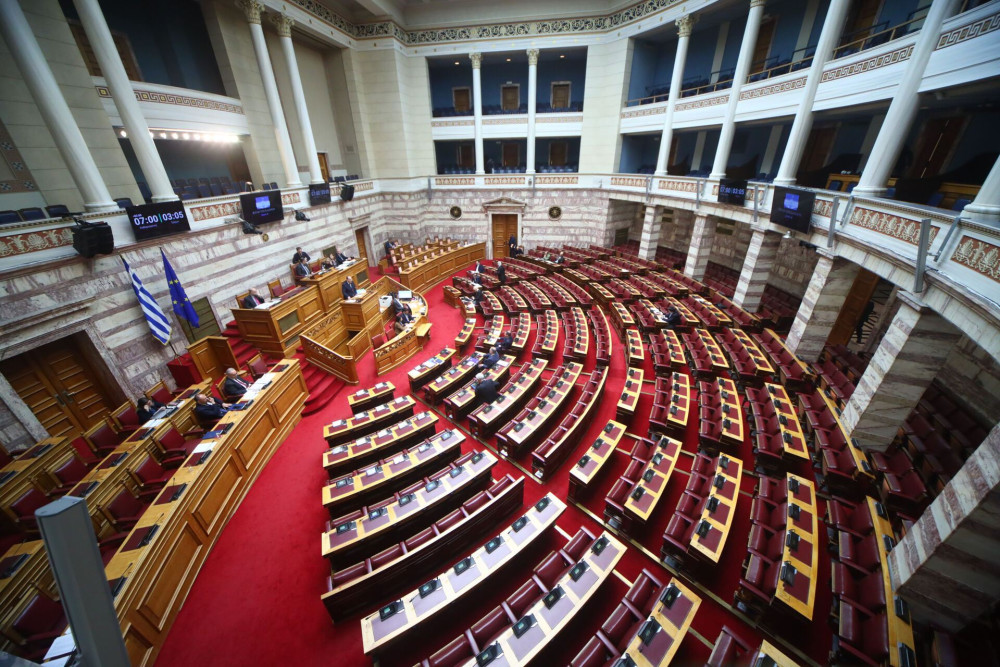 Αντιπολίτευση: φωνάζει για «εργασιακό Μεσαίωνα», αλλά σκοντάφτει στα στοιχεία