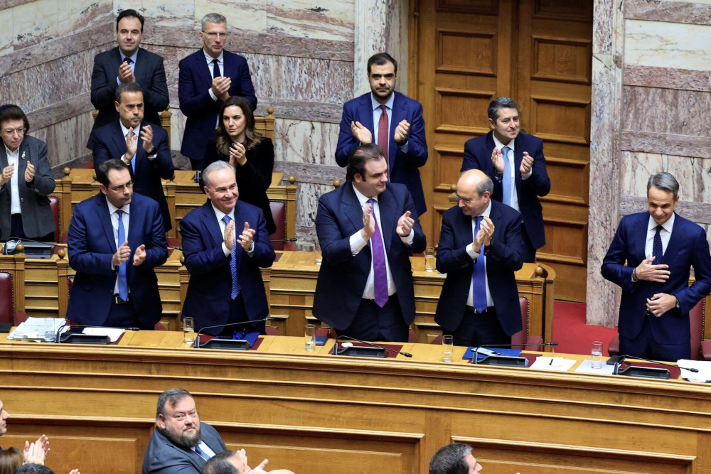 Η πολιτική κυριαρχία της Νέας Δημοκρατίας και του Κυριάκου Μητσοτάκη καλά κρατούν