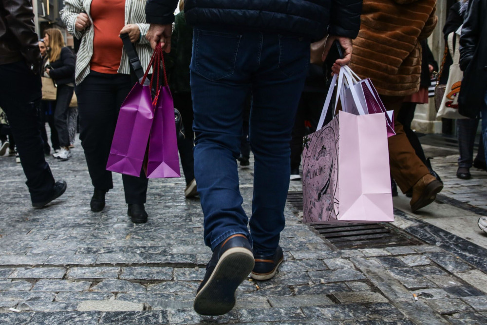 Πώς λειτουργούν την Παρασκευή 2 Ιανουαρίου καταστήματα, σούπερ μάρκετ και τράπεζες