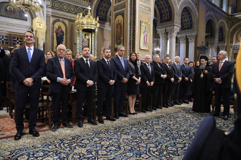 Μητσοτάκης, Τασούλας, Κακλαμάνης στη δοξολογία στη Μητρόπολη για τη νέα χρονιά