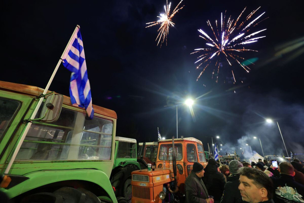 Στα μπλόκα υποδέχονται οι αγρότες το 2026 - Όλα τα βλέμματα στη σύσκεψη της Κυριακής