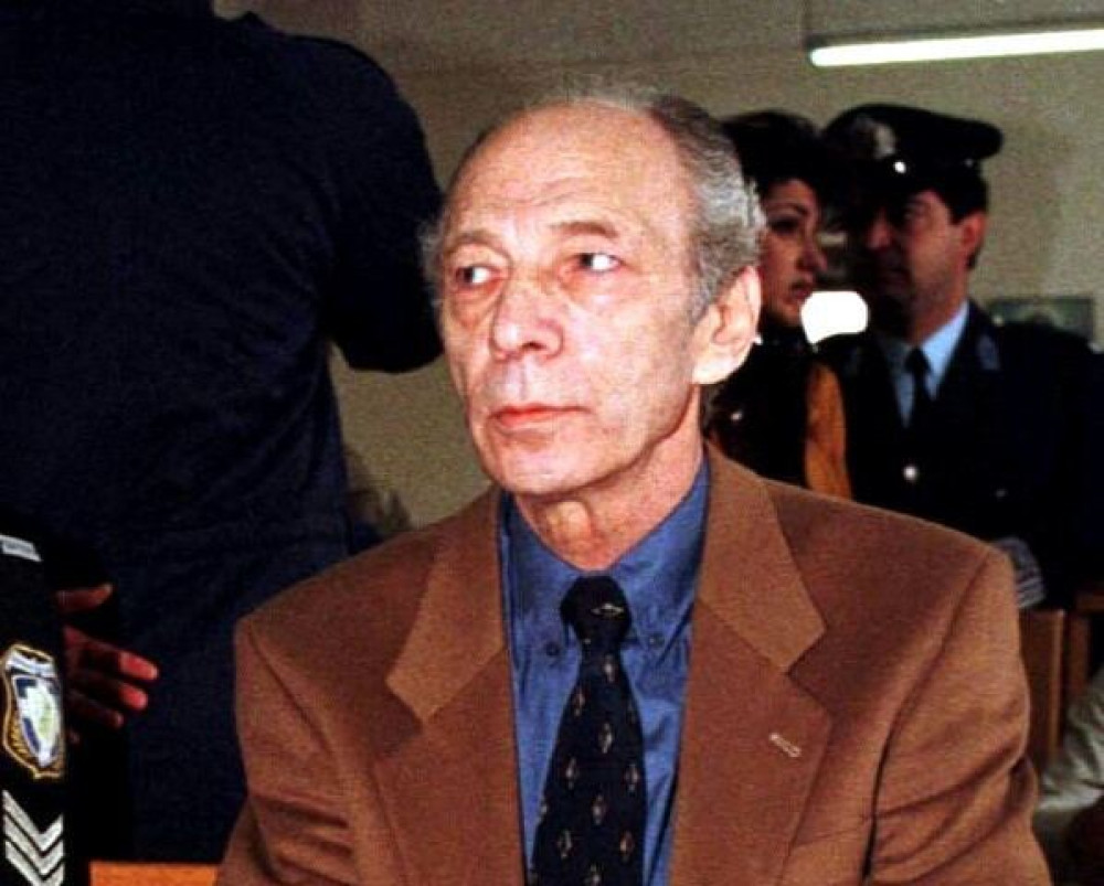 Σαν σήμερα: ο Άκης Πάνου, τα τραγούδια και το έγκλημα που σκίασε τον μύθο