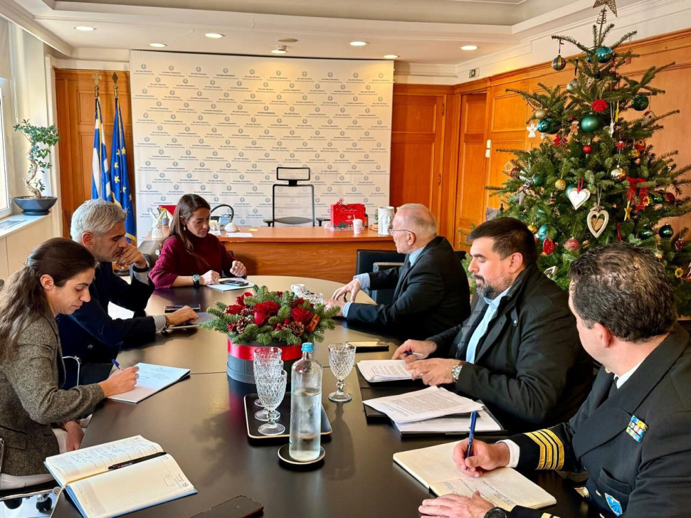 Συνάντηση της Δόμνας Μιχαηλίδου και του Στέφανου Γκίκα για ενίσχυση της οικογένειας και της γονεϊκότητας στη νησιωτική χώρα