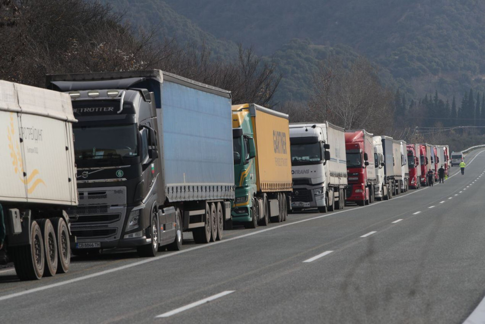Αγανάκτηση μεταφορέων λόγω μπλόκων: πολύωρες καθυστερήσεις, τροχαία δυστυχήματα σε παρακαμπτηρίους