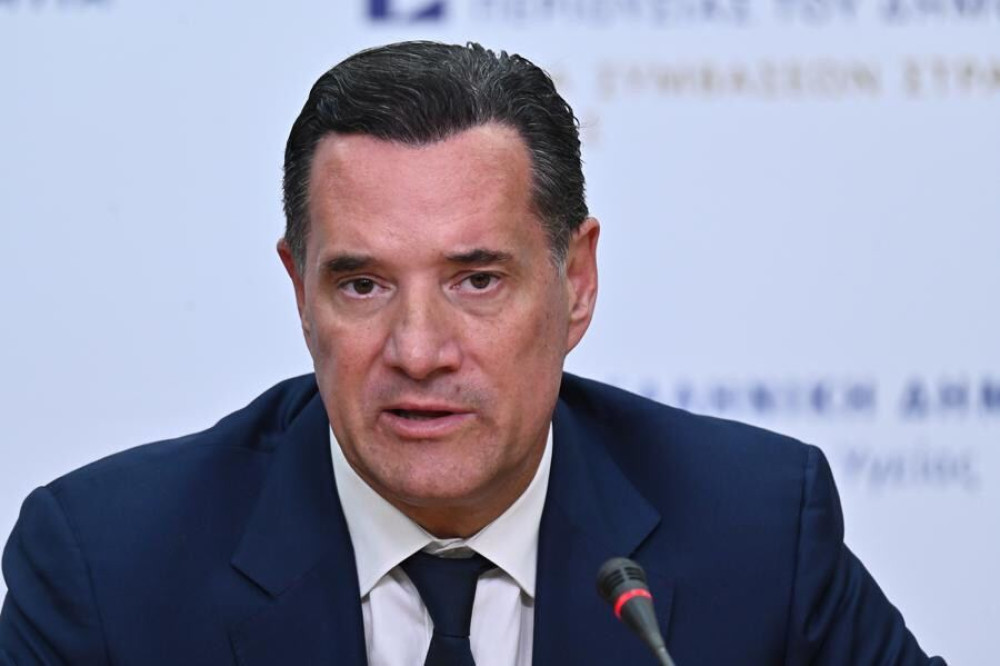 Άδωνις Γεωργιάδης για τις δηλώσεις Βαρουφάκη περί ecstasy: «Ανεύθυνος, αριστερός καραγκιόζης»