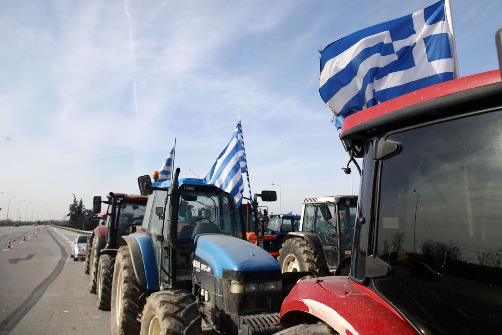 Αγροτικά μπλόκα: αποχώρησαν τα τρακτέρ από Μάλγαρα και Χαλκηδόνα