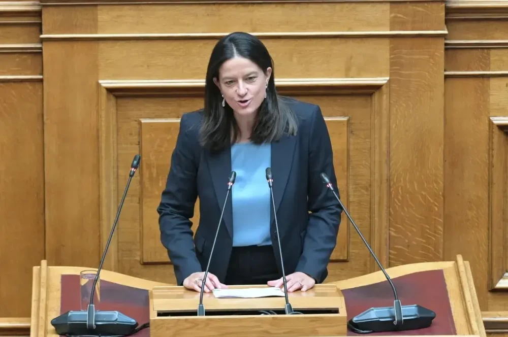 Βουλή - Νίκη Κεραμέως: Στόχος για το 2026 αύξηση μισθών και μείωση ανεργίας κάτω από το 8%