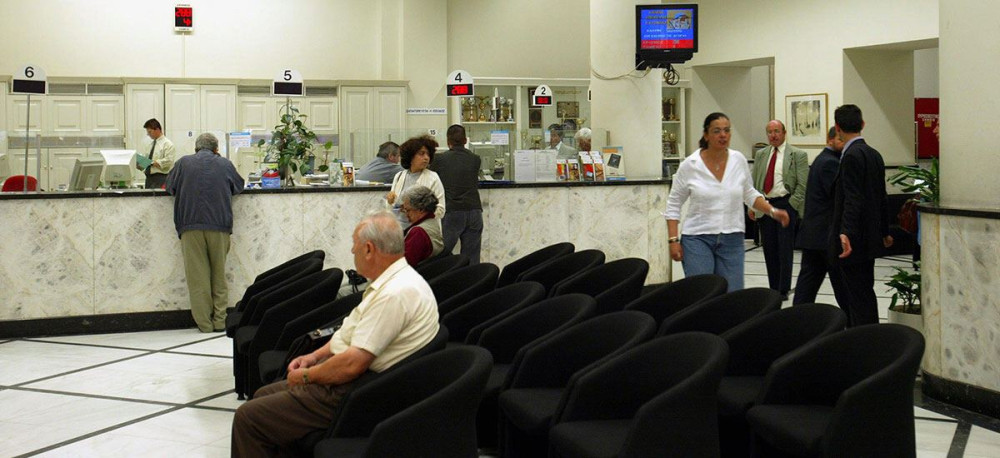 Κλείνουν τις πόρτες τους οι τράπεζες – Ποιες συναλλαγές «κόβονται»