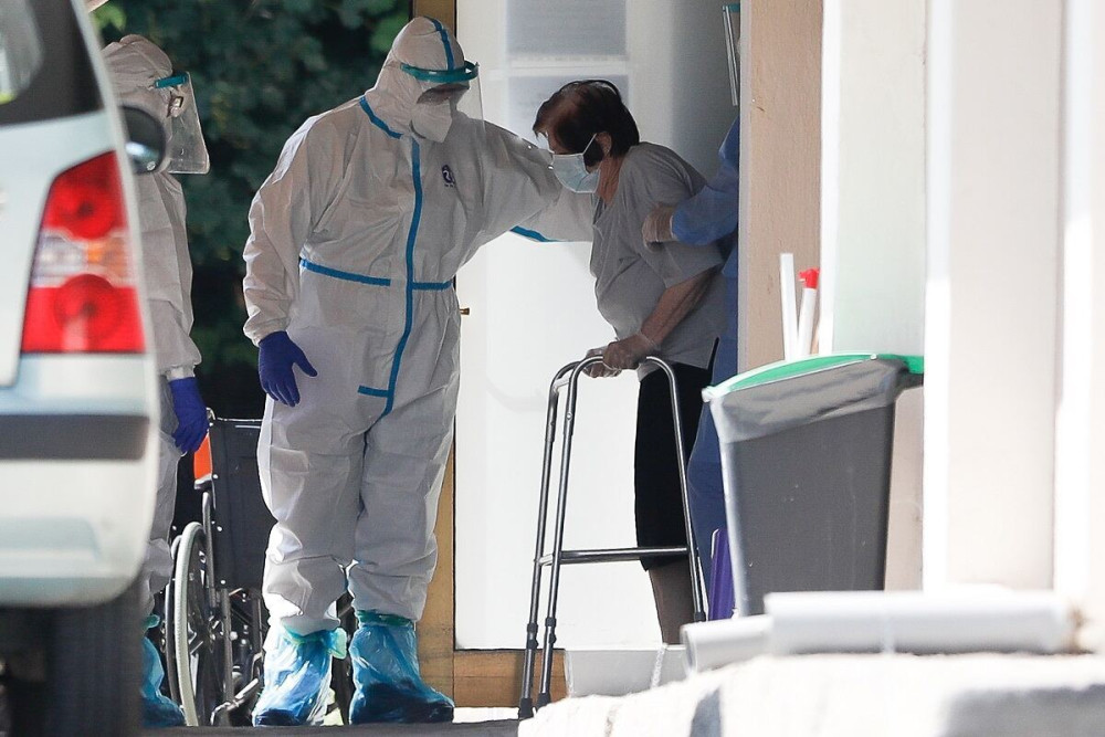 Εισαγγελική παρέμβαση για τα κρούσματα σε οίκο ευγηρίας – Συναυλία με 2.000 άτομα ήταν η «εστία» του κορωνοϊού;